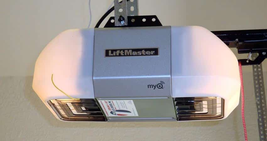 Picture of the Liftmaster 8355 garage door opener.